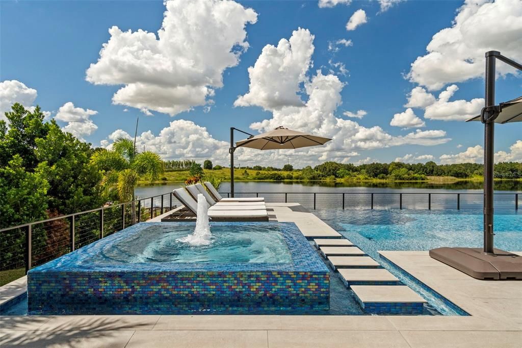 Под контрактом: $2,850,000 (5 спален, 5 ванн, 5043 Квадратных фут)