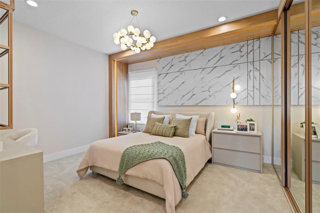 Под контрактом: $2,850,000 (5 спален, 5 ванн, 5043 Квадратных фут)