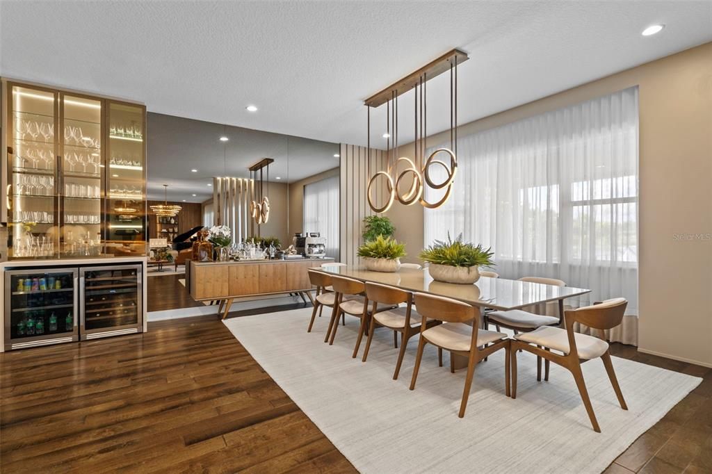 Под контрактом: $2,850,000 (5 спален, 5 ванн, 5043 Квадратных фут)