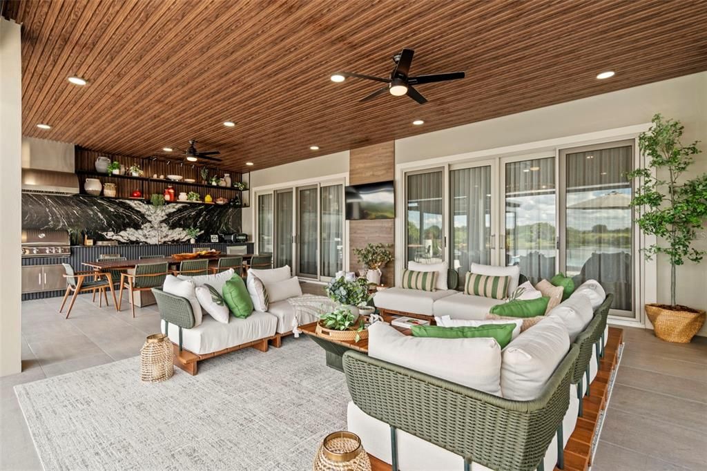 Под контрактом: $2,850,000 (5 спален, 5 ванн, 5043 Квадратных фут)