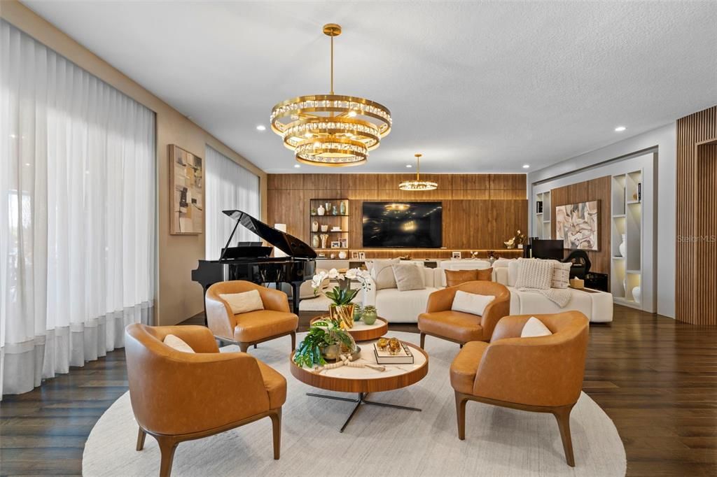 Под контрактом: $2,850,000 (5 спален, 5 ванн, 5043 Квадратных фут)