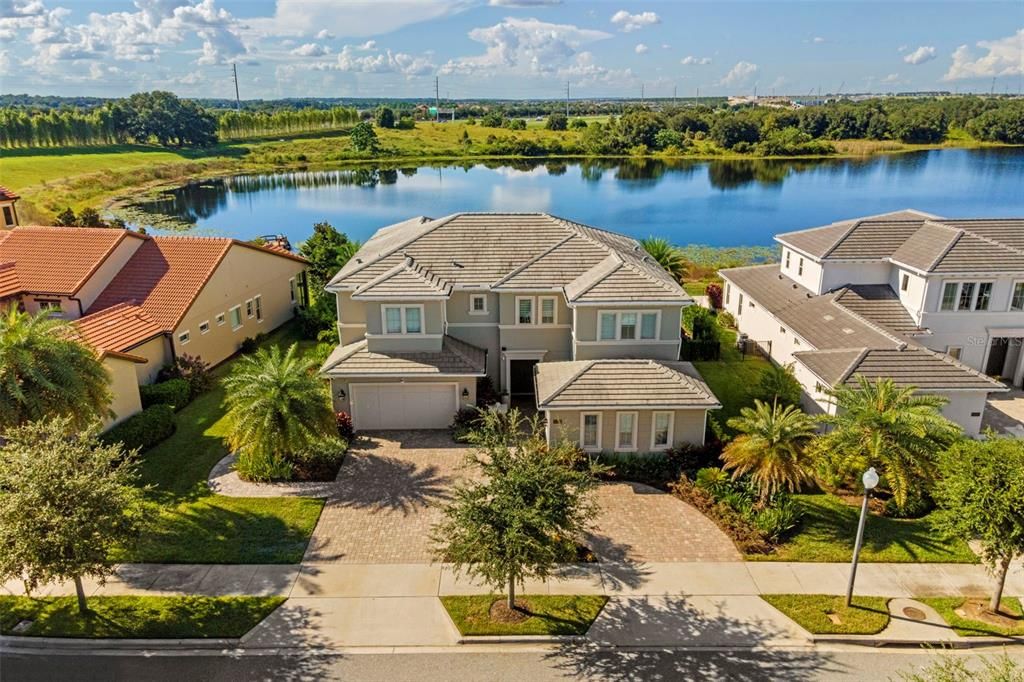 Под контрактом: $2,850,000 (5 спален, 5 ванн, 5043 Квадратных фут)