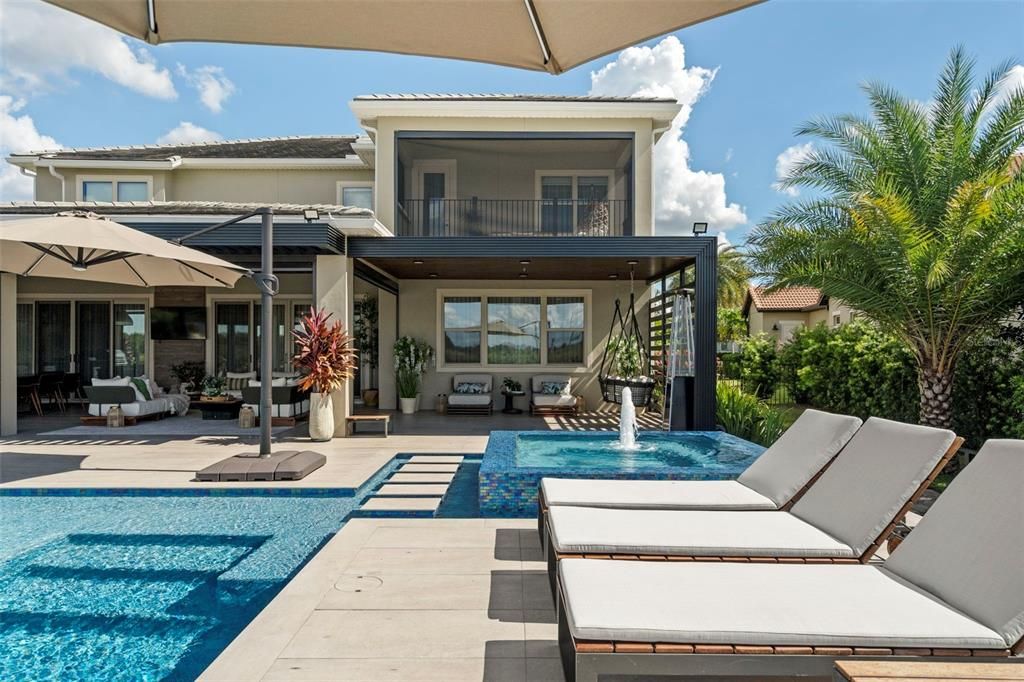 Под контрактом: $2,850,000 (5 спален, 5 ванн, 5043 Квадратных фут)