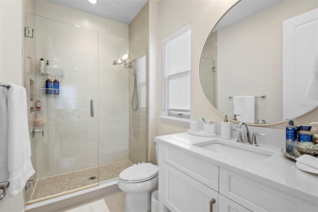 Под контрактом: $2,850,000 (5 спален, 5 ванн, 5043 Квадратных фут)