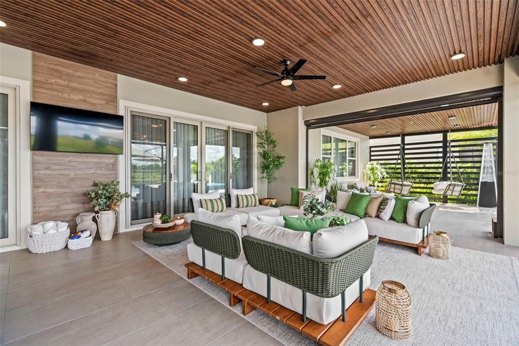 Под контрактом: $2,850,000 (5 спален, 5 ванн, 5043 Квадратных фут)