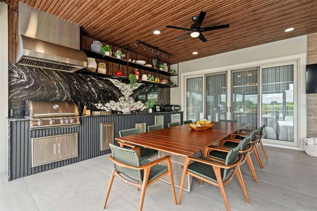 Под контрактом: $2,850,000 (5 спален, 5 ванн, 5043 Квадратных фут)