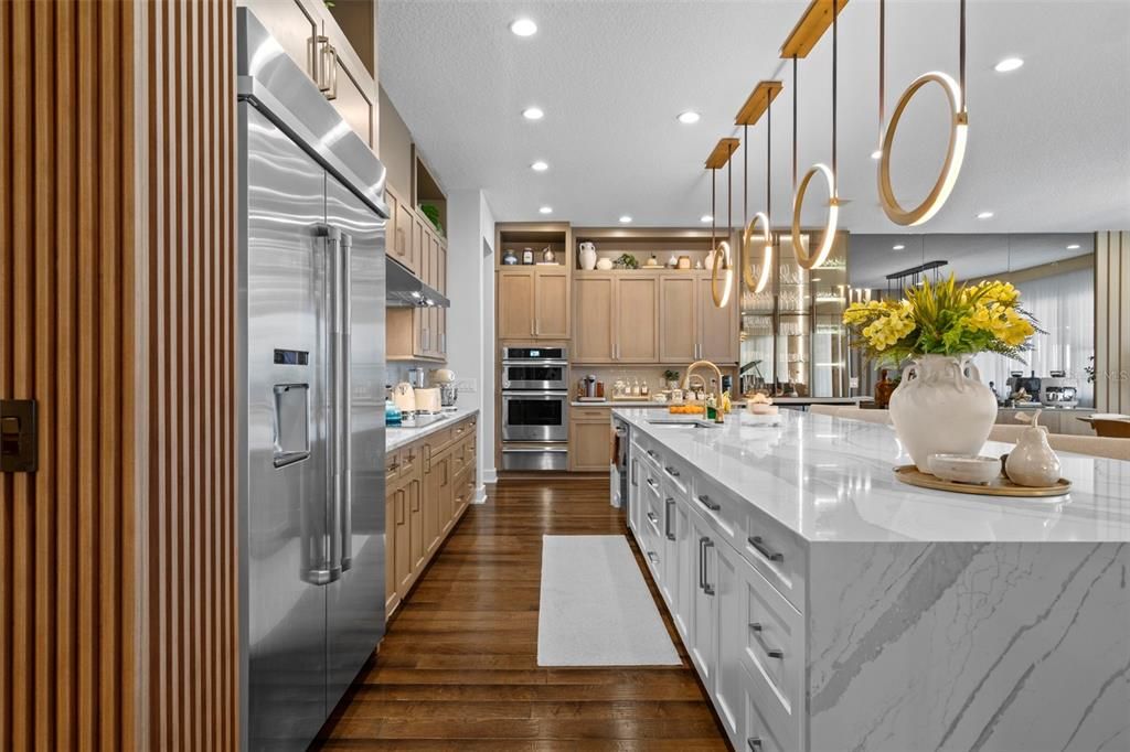 Под контрактом: $2,850,000 (5 спален, 5 ванн, 5043 Квадратных фут)