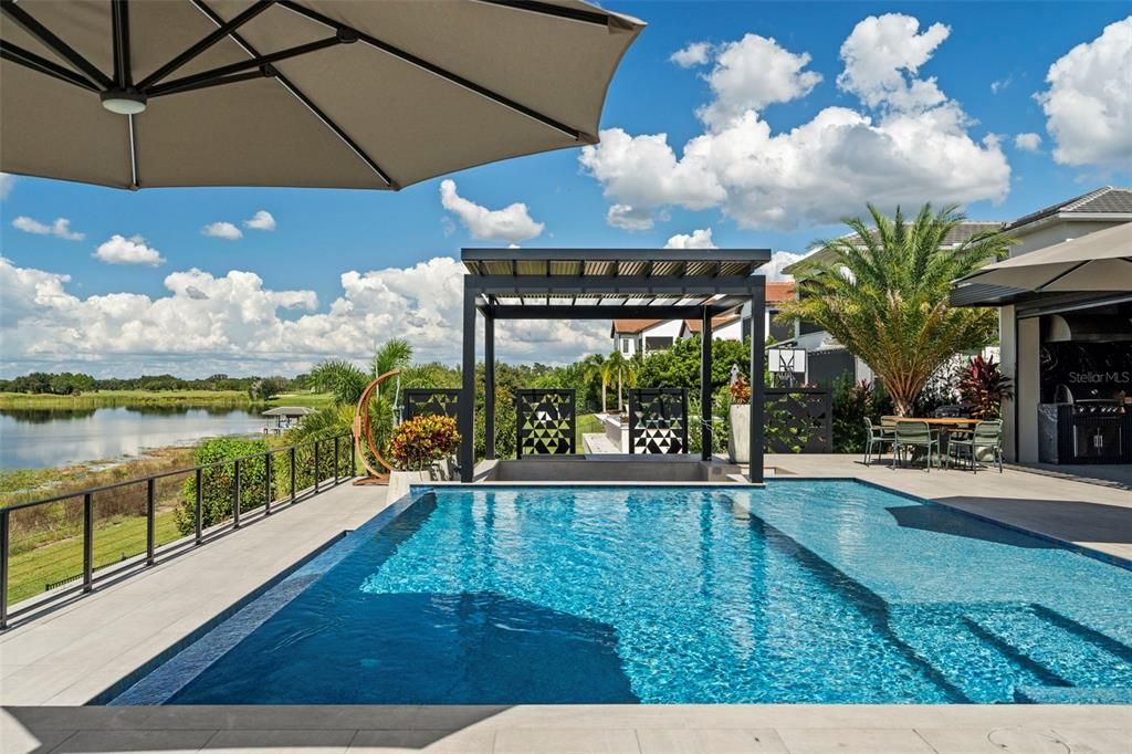 Под контрактом: $2,850,000 (5 спален, 5 ванн, 5043 Квадратных фут)