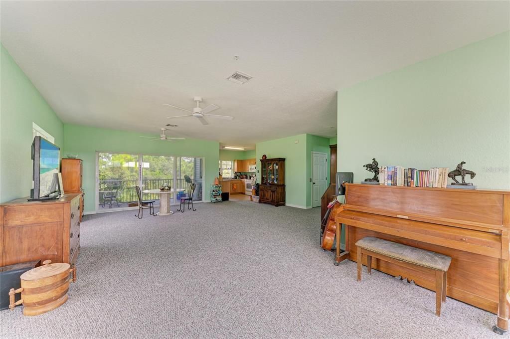 待售: $280,000 (3 贝兹, 3 浴室, 2044 平方英尺)