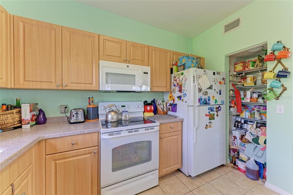 待售: $280,000 (3 贝兹, 3 浴室, 2044 平方英尺)