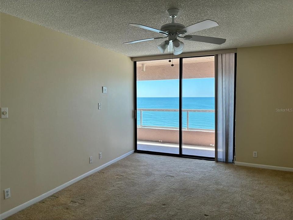 合同活跃: $2,995 (2 贝兹, 2 浴室, 1295 平方英尺)