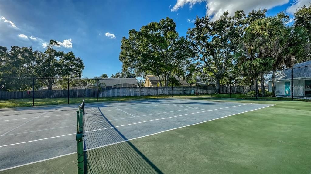 Active With Contract: $350,000 (3 beds, 2 baths, 1311 Square Feet)