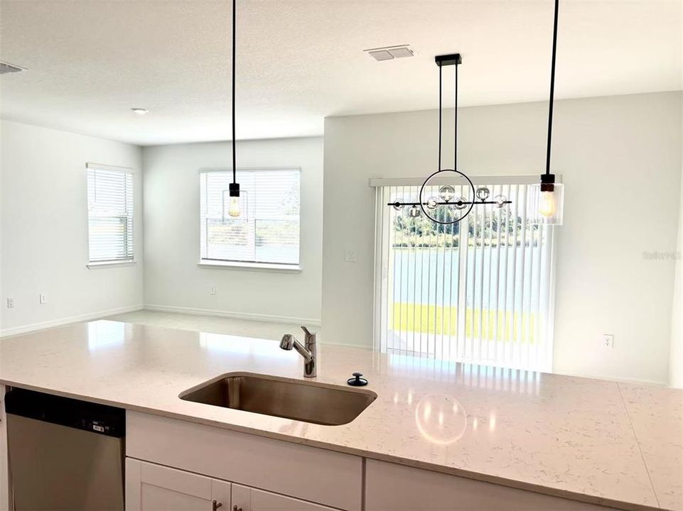 出租: $2,250 (3 贝兹, 2 浴室, 1801 平方英尺)