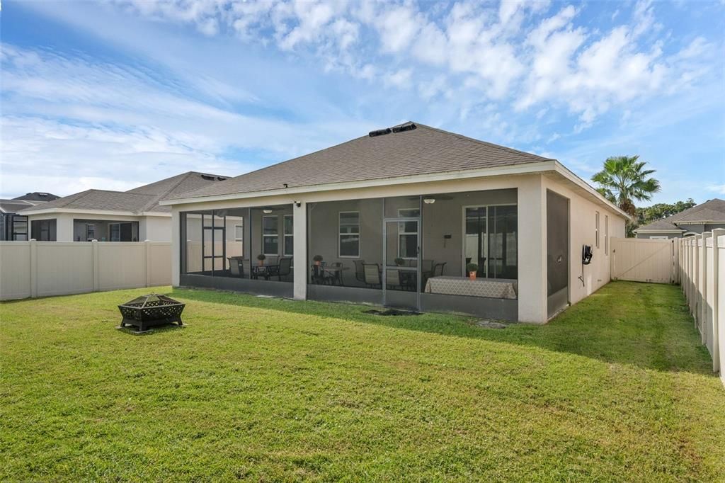 Activo con contrato: $439,900 (4 camas, 2 baños, 1850 Pies cuadrados)