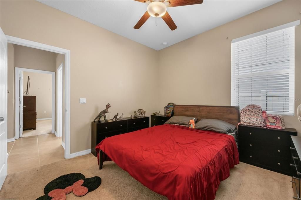 Activo con contrato: $439,900 (4 camas, 2 baños, 1850 Pies cuadrados)