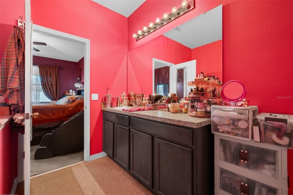 Activo con contrato: $439,900 (4 camas, 2 baños, 1850 Pies cuadrados)