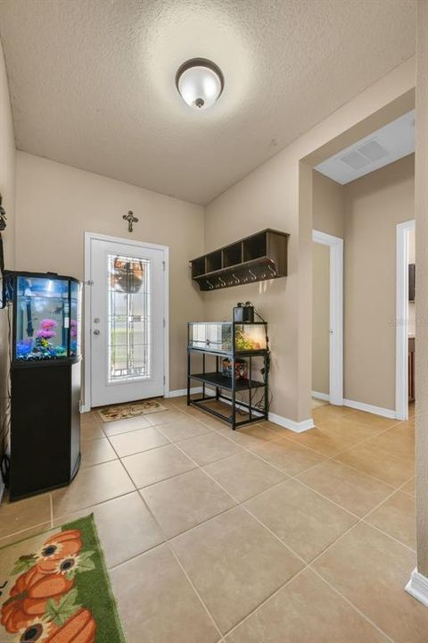 Activo con contrato: $439,900 (4 camas, 2 baños, 1850 Pies cuadrados)