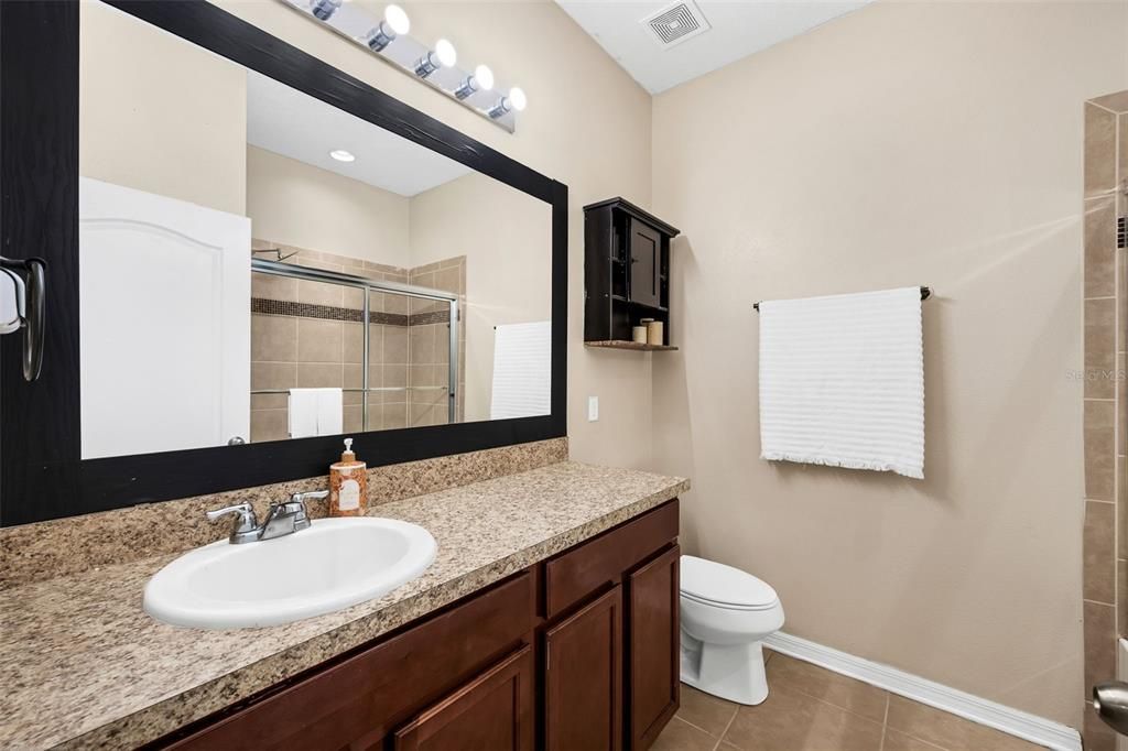 Activo con contrato: $439,900 (4 camas, 2 baños, 1850 Pies cuadrados)