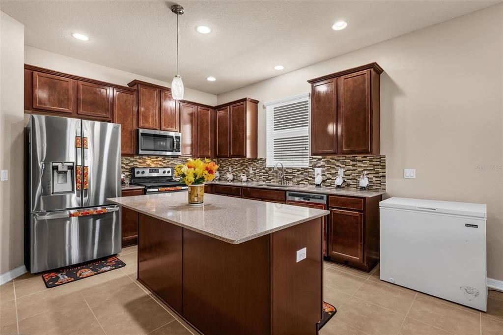 Activo con contrato: $439,900 (4 camas, 2 baños, 1850 Pies cuadrados)