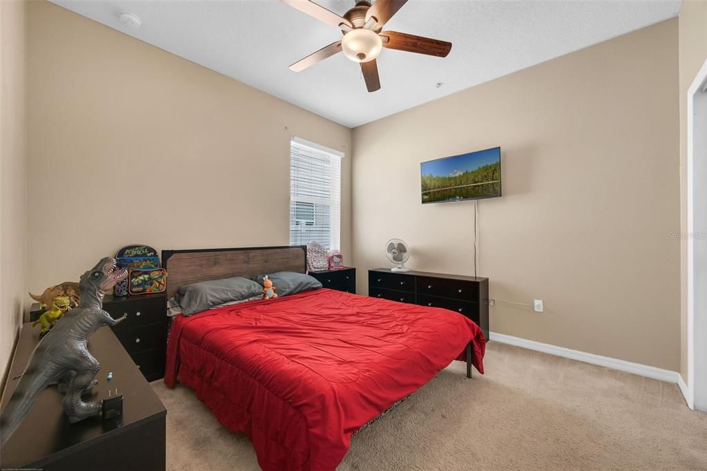 Activo con contrato: $439,900 (4 camas, 2 baños, 1850 Pies cuadrados)