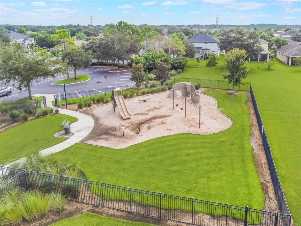 Activo con contrato: $439,900 (4 camas, 2 baños, 1850 Pies cuadrados)