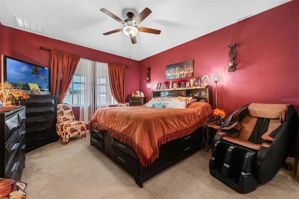 Activo con contrato: $439,900 (4 camas, 2 baños, 1850 Pies cuadrados)