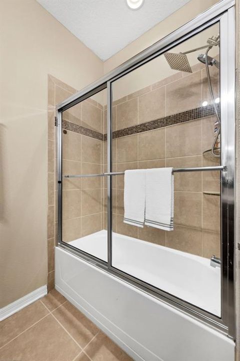 Activo con contrato: $439,900 (4 camas, 2 baños, 1850 Pies cuadrados)