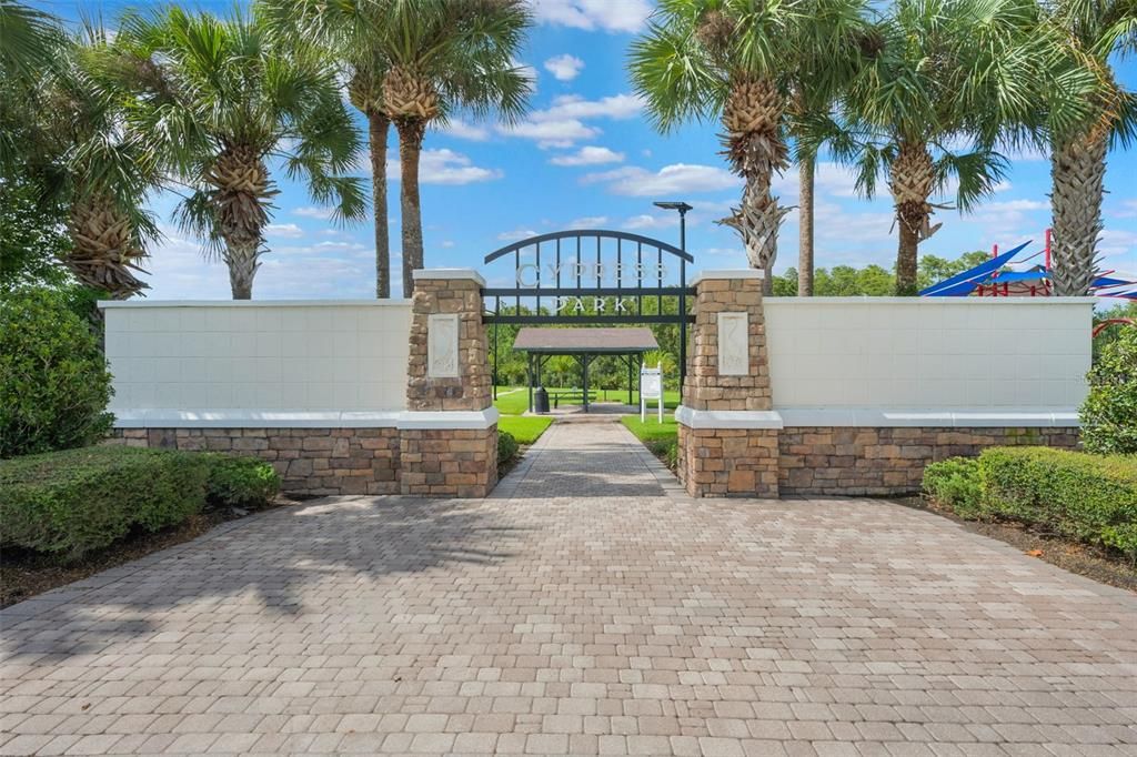 Activo con contrato: $439,900 (4 camas, 2 baños, 1850 Pies cuadrados)