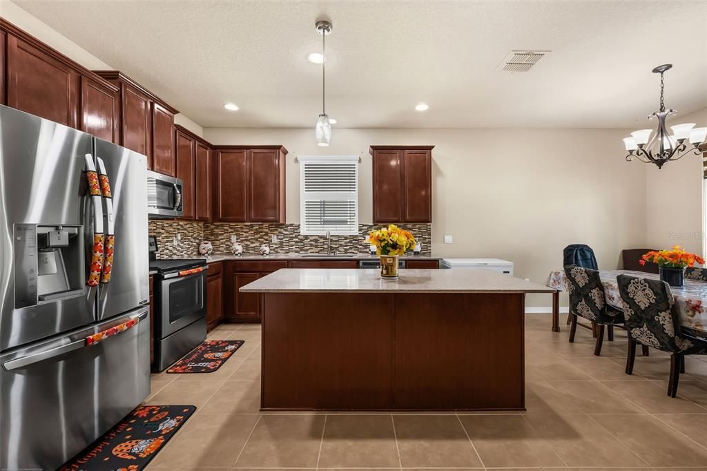 Activo con contrato: $439,900 (4 camas, 2 baños, 1850 Pies cuadrados)