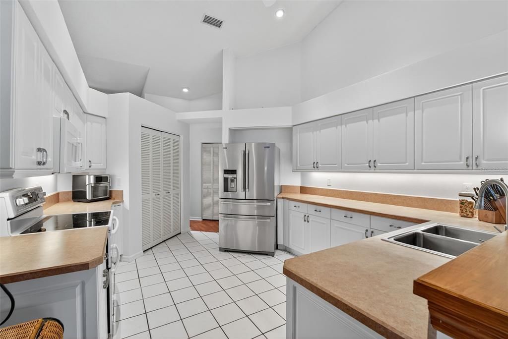 待售: $579,000 (3 贝兹, 2 浴室, 1961 平方英尺)