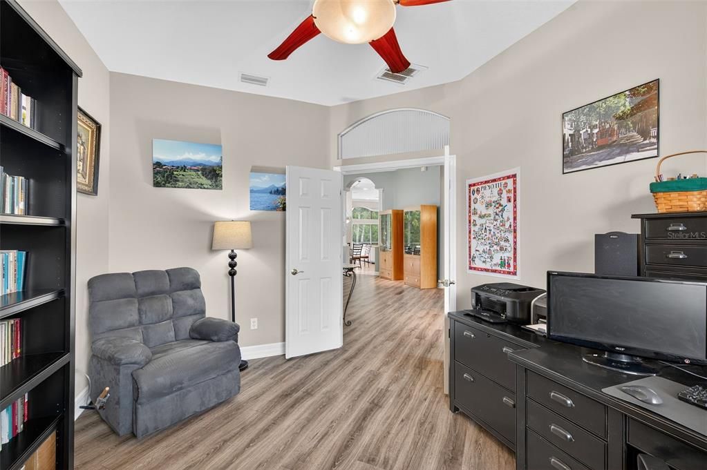 合同活跃: $739,500 (4 贝兹, 3 浴室, 3037 平方英尺)