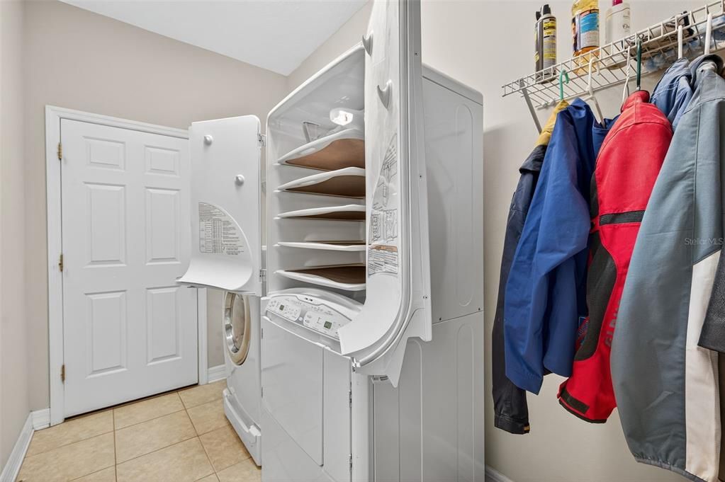 合同活跃: $739,500 (4 贝兹, 3 浴室, 3037 平方英尺)