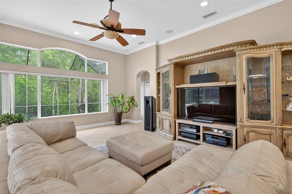 合同活跃: $739,500 (4 贝兹, 3 浴室, 3037 平方英尺)