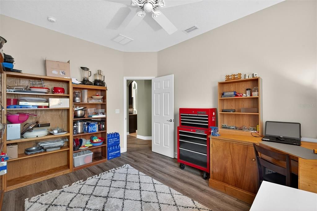 合同活跃: $739,500 (4 贝兹, 3 浴室, 3037 平方英尺)