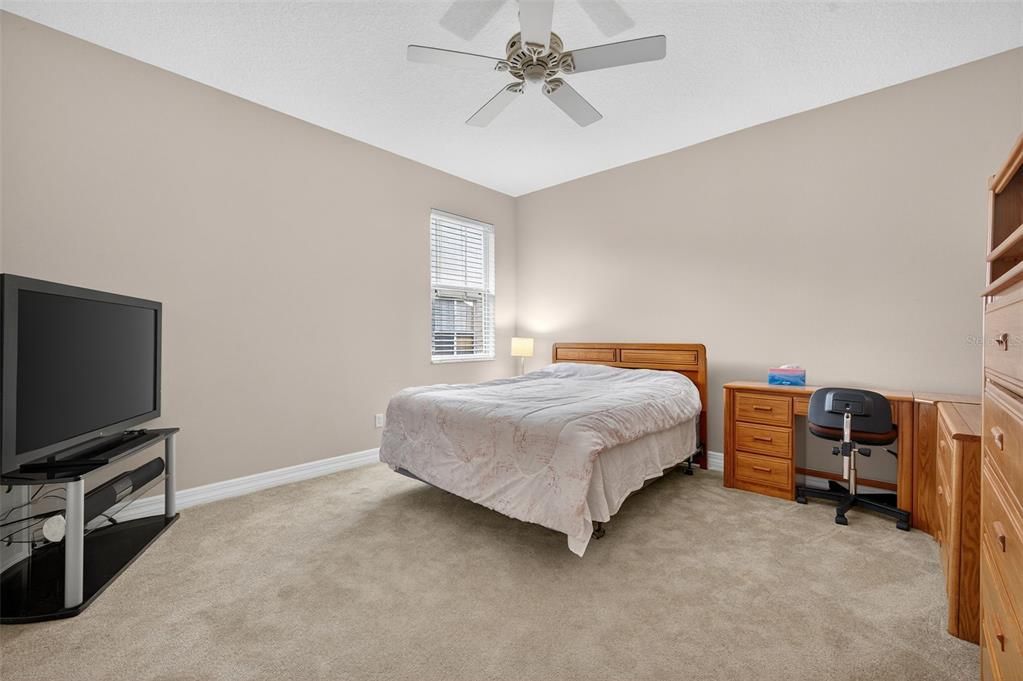 合同活跃: $739,500 (4 贝兹, 3 浴室, 3037 平方英尺)