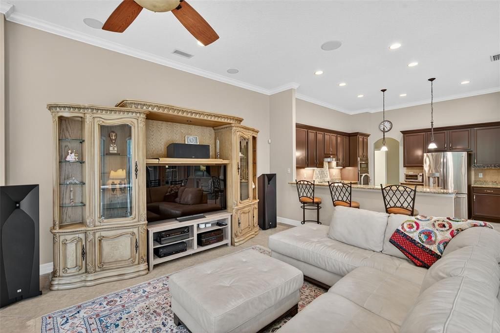 合同活跃: $739,500 (4 贝兹, 3 浴室, 3037 平方英尺)