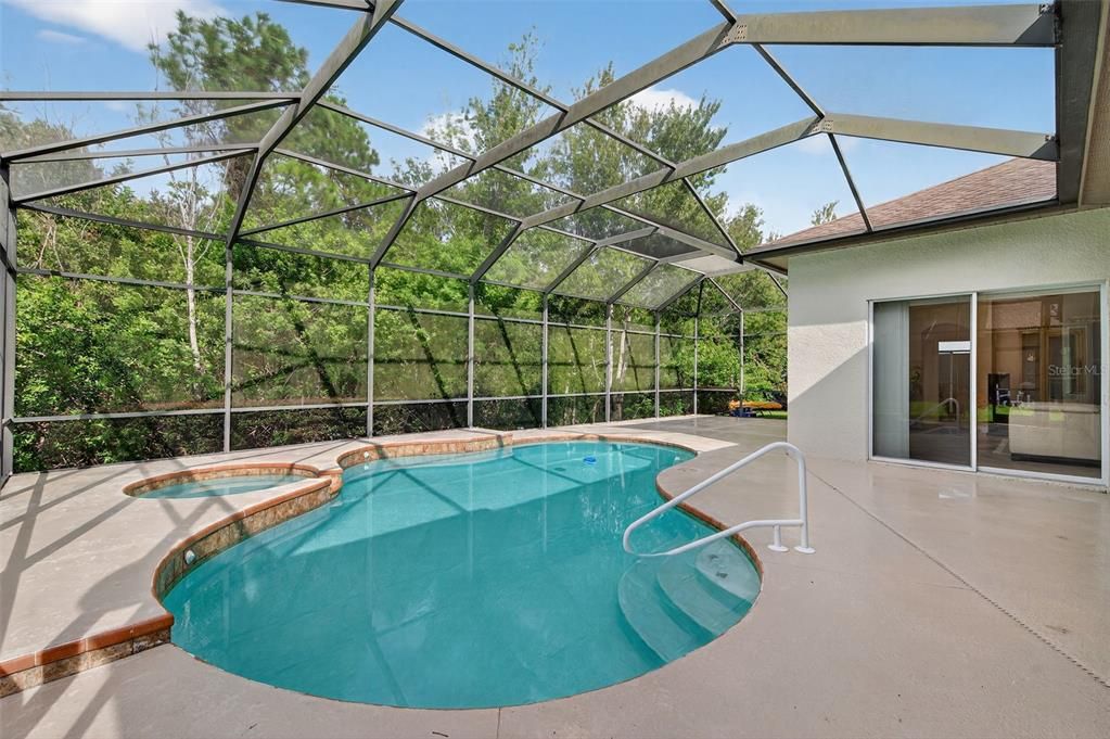 合同活跃: $739,500 (4 贝兹, 3 浴室, 3037 平方英尺)