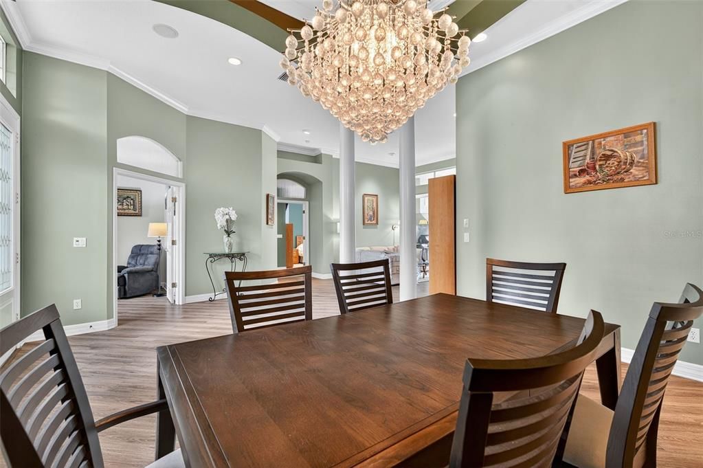 合同活跃: $739,500 (4 贝兹, 3 浴室, 3037 平方英尺)