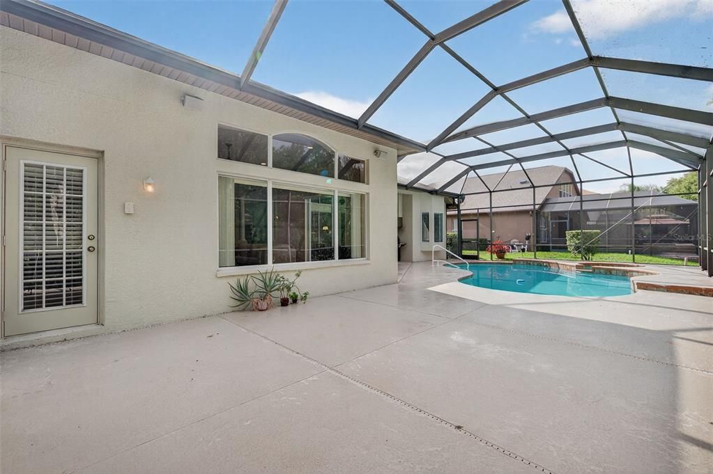 合同活跃: $739,500 (4 贝兹, 3 浴室, 3037 平方英尺)