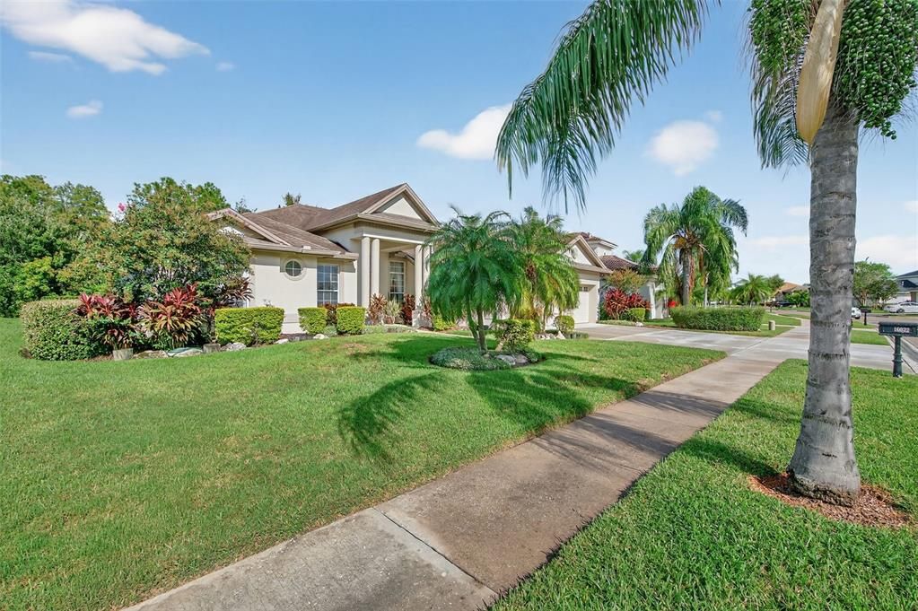 合同活跃: $739,500 (4 贝兹, 3 浴室, 3037 平方英尺)