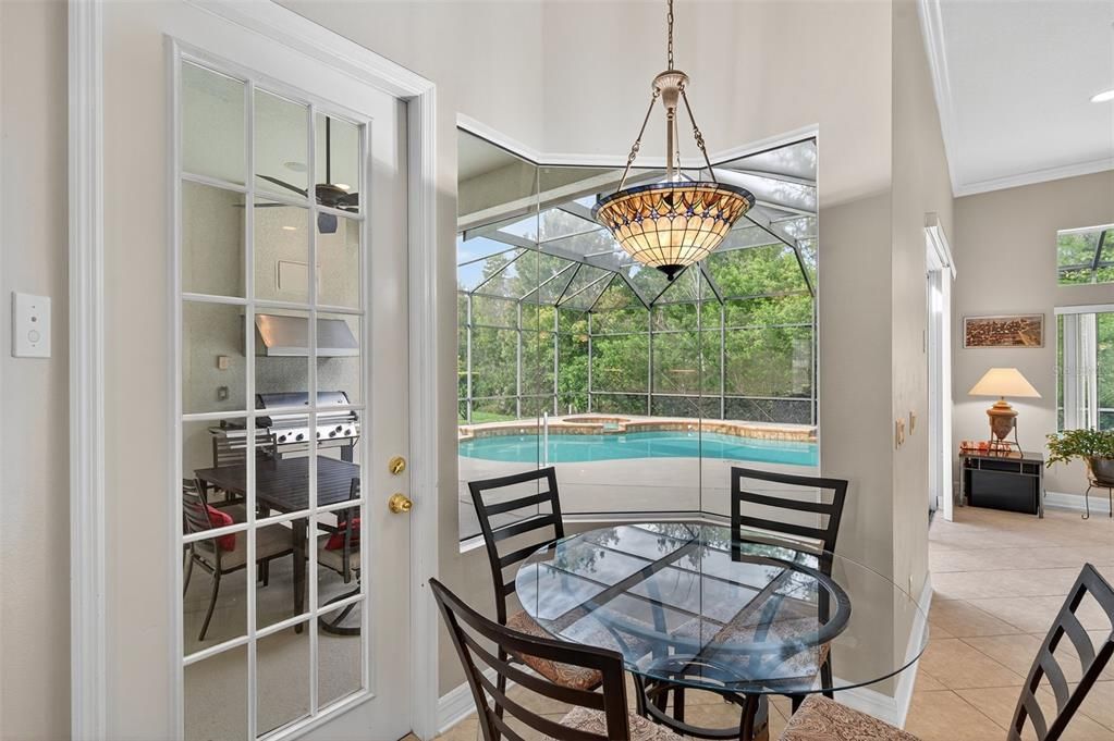 合同活跃: $739,500 (4 贝兹, 3 浴室, 3037 平方英尺)