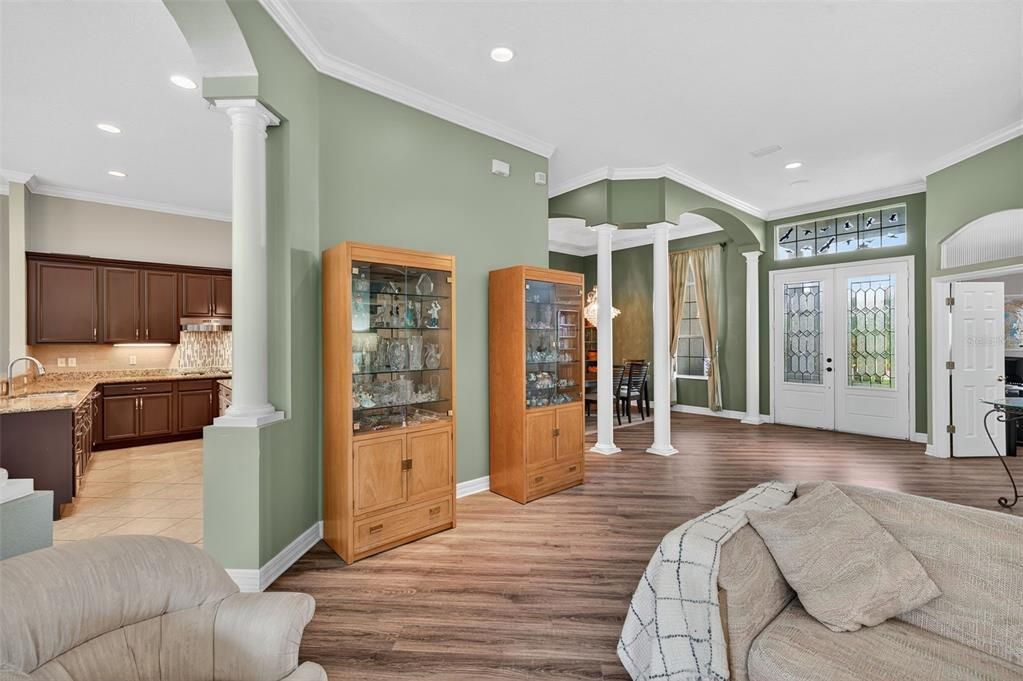 合同活跃: $739,500 (4 贝兹, 3 浴室, 3037 平方英尺)