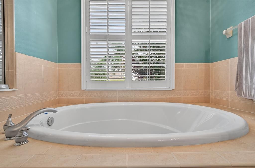 合同活跃: $739,500 (4 贝兹, 3 浴室, 3037 平方英尺)