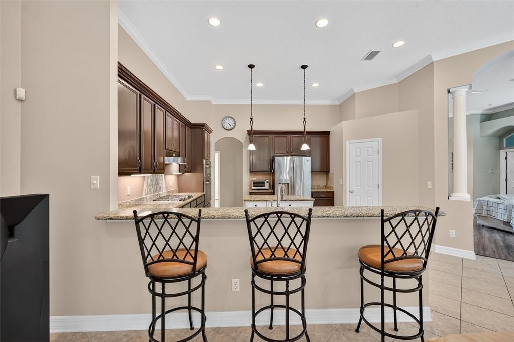 合同活跃: $739,500 (4 贝兹, 3 浴室, 3037 平方英尺)