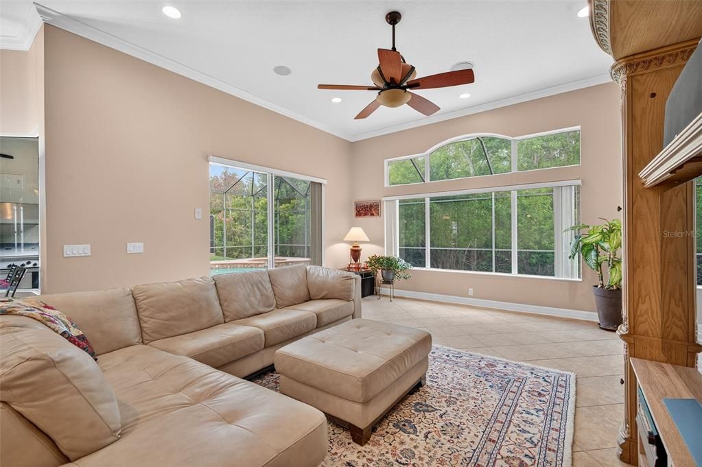 合同活跃: $739,500 (4 贝兹, 3 浴室, 3037 平方英尺)