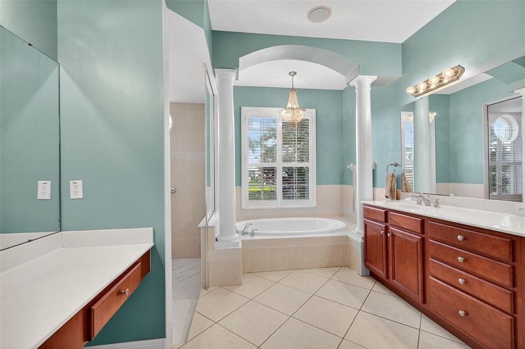 合同活跃: $739,500 (4 贝兹, 3 浴室, 3037 平方英尺)