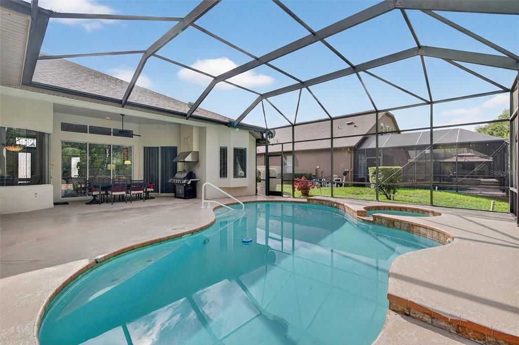 合同活跃: $739,500 (4 贝兹, 3 浴室, 3037 平方英尺)