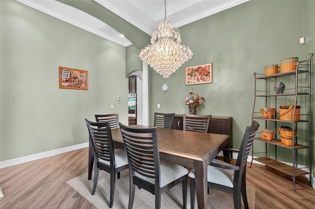 合同活跃: $739,500 (4 贝兹, 3 浴室, 3037 平方英尺)