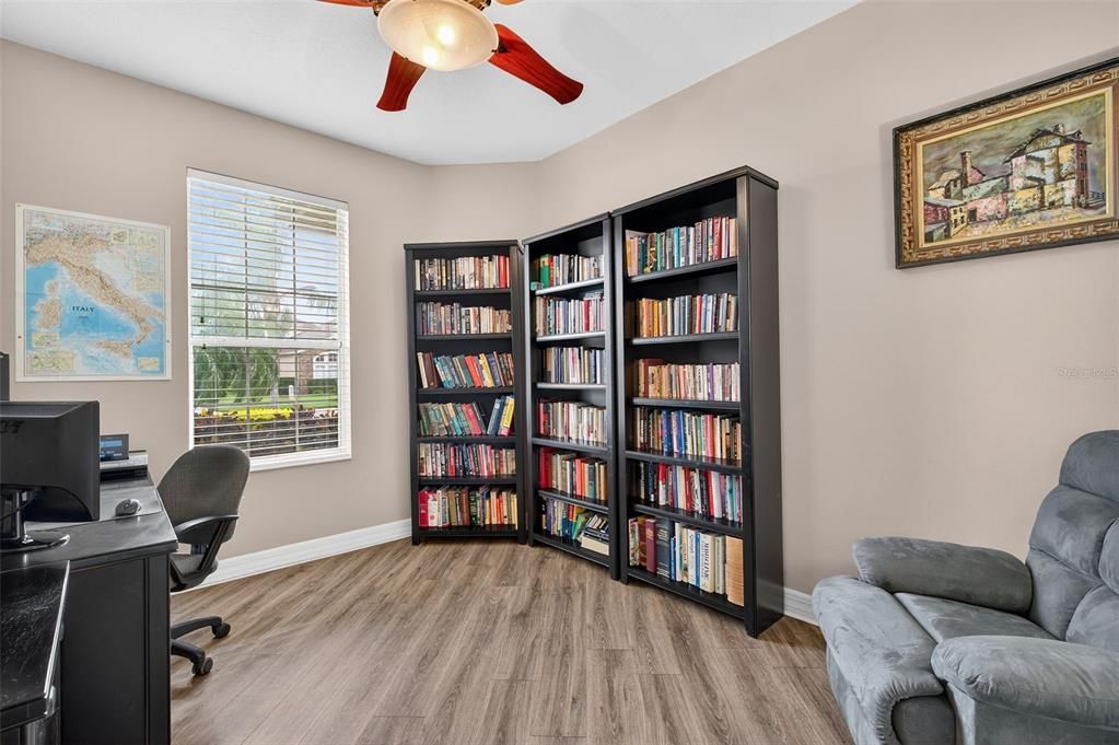 合同活跃: $739,500 (4 贝兹, 3 浴室, 3037 平方英尺)