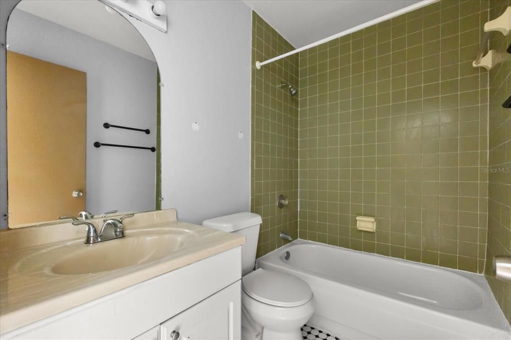 Activo con contrato: $154,999 (2 camas, 2 baños, 1139 Pies cuadrados)